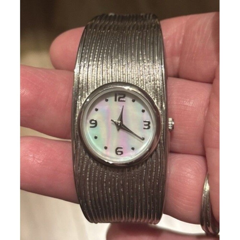 Silver Vintage Geneva Platinum 6781 Women's Hinged Cuff Watch Analog